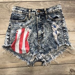 EUC Vibrant MIU mom shorts American flag